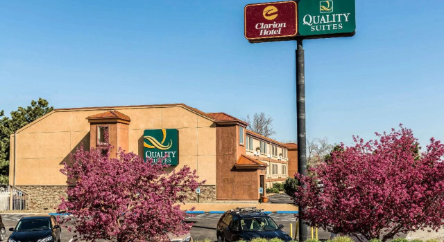 Quality Suites Downtown, Varaa Hotelli Hotellit Colorado Springs uima-altaalla, Uima-allas
