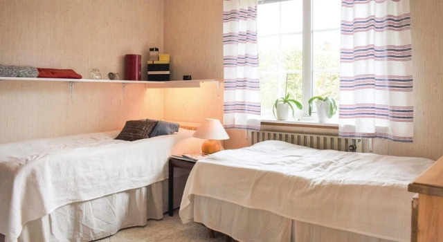 3 Bedroom Cozy Home In Karlshamn, Book Hotel  