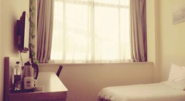 Orange Hotel (Shanghai Hongqiao Railway Station Qixin Road), Varaa Hotelli Minhang 
