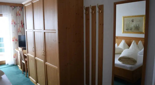 Номер Comfort Hotel Hubertus