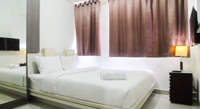 Standard room 1BR with Working Space The Oasis Apartment Cikarang