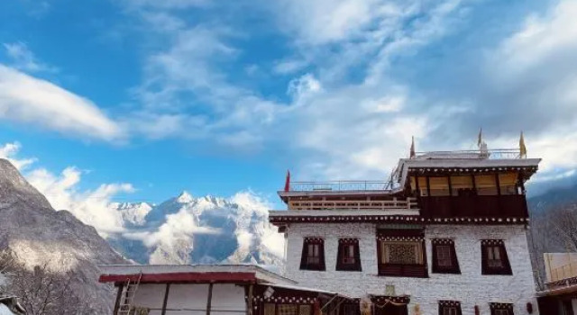 Danba yunshangzangjia Resdrt Hotel, Buchen Sie Hotel Danba Sichuan