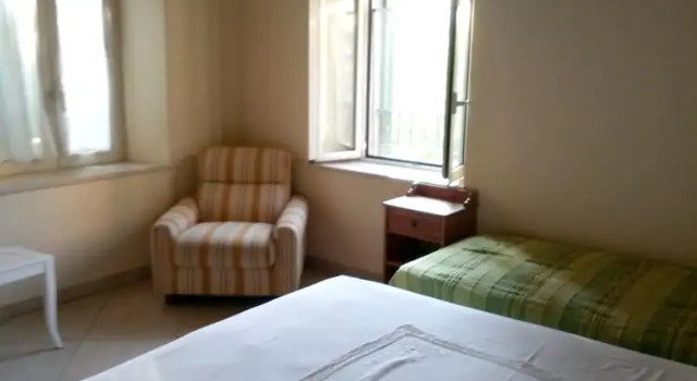 Apartment With one Bedroom in Montefabbri, With Wonderful Mountain View - Near the Beach, Book Lejlighed Hoteller i Colbordolo med parkering, Parkering
