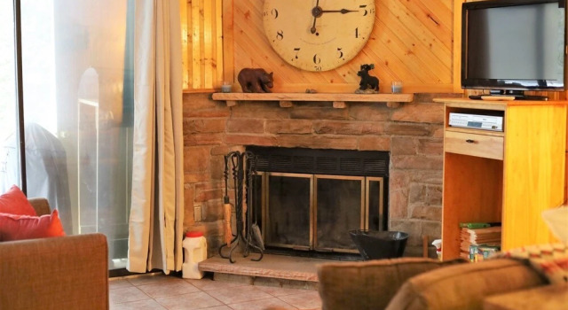 Pet Friendly Condo in Waterville Valley - Newly Refinished! - Whc23v, Varaa Hotelli Hotellit New England uima-altaalla, Uima-allas
