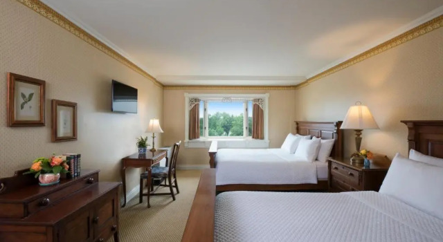 Четырёхместный номер Standard St James Hotel