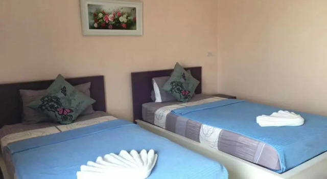 Двухместный номер Standard с балконом V-House Hotel