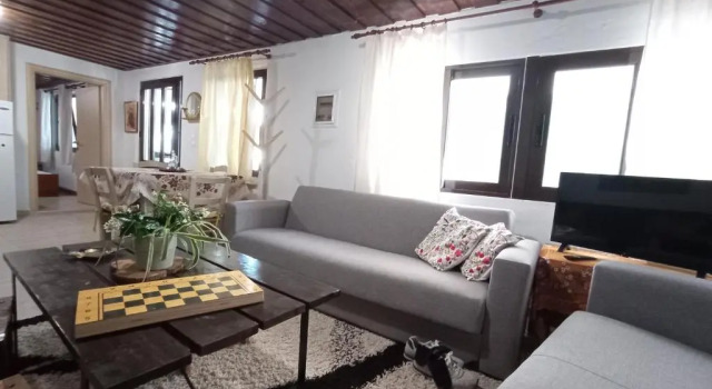 VillaTzer - Traditional house with fireplace and garden, Book Vacation Home Hotels in Crete with Parking, Parking