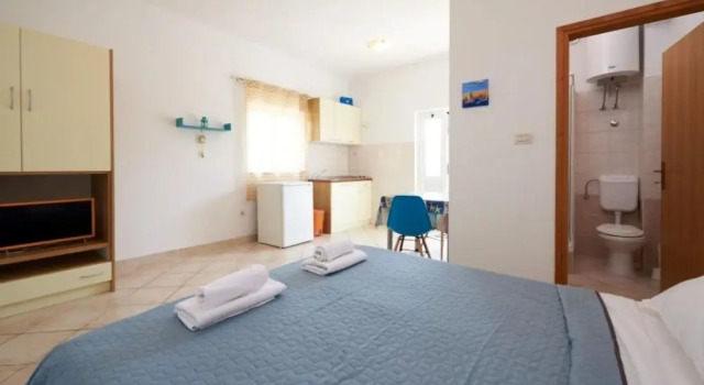 Mare - 30 m From Pebble Beach - SA2, Забронировать Отель Отели Сегет-Враница с парковкой, Парковка