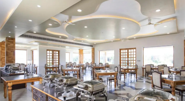 Tiger Kingdom, Ranthambore- A Club Mahindra Associate Resort, Забронировать Курортный отель Отели штата Раджастхана с парковкой, Парковка