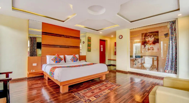 Люкс FabHotel Abirami Grand Inn - Nr Bryant Park