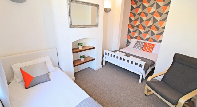 Oxford Fiftyone - A Spacious 3 Bed House with Garden and Parking, Забронировать Отель Оксфорд Оксфордшир, рядом с Мост Магдалены