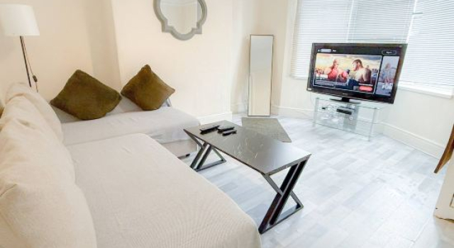Spacious 4BR House, Garden Retreat, Parking, Prenota Hotel Wallasey Wirral
