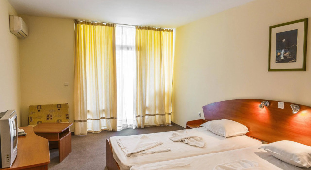 MPM Hotel Royal Central - Halfboard, Забронировать Отель Отели Солнечного берега с бассейном, рядом с Клуб GRAND, Бассейн