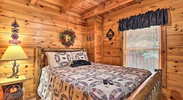 Pigeon Forge Getaway w/ Covered Patio & Hot Tub!