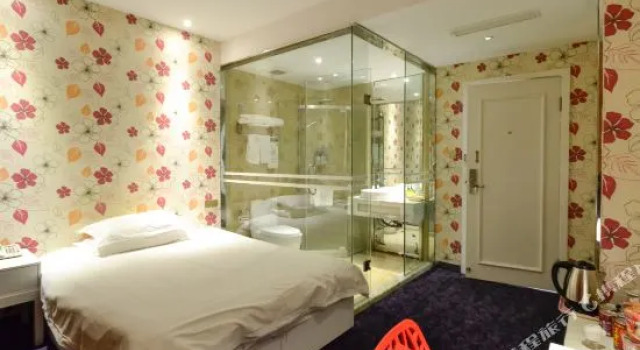 Huangyan Media Hotel