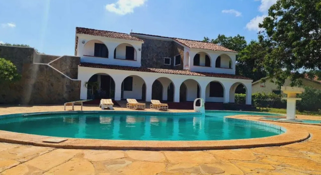 Lux Suites Sanuna Villas Diani, Забронировать Вилла Диани-Бич Национальный заповедник Shimba Hills