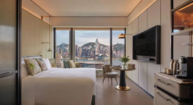 Двухместный номер Premium Central Harbour View Kimpton Tsim Sha Tsui Hong Kong by IHG