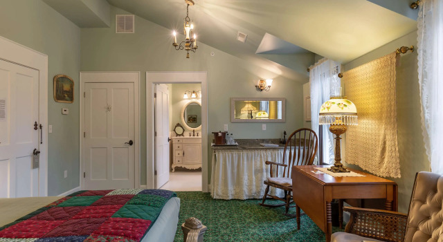 Steele Mansion, Book Pension Hoteller i Painesville med parkering, Parkering