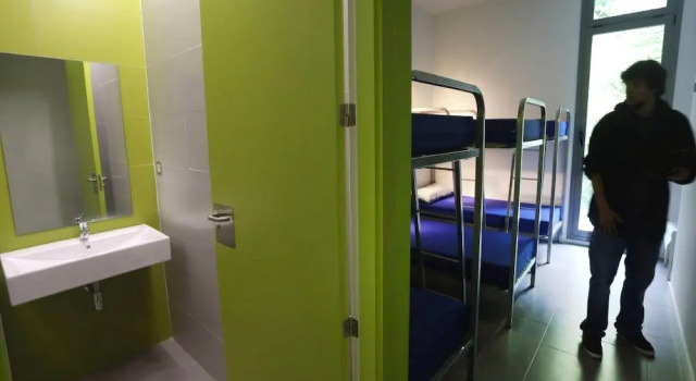 Кровать в общем номере с балконом UBA Hostel
