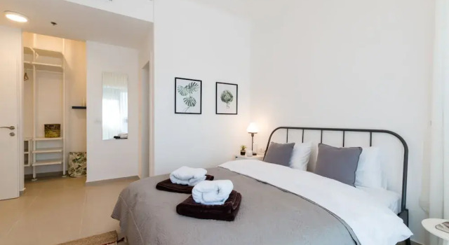 Artsy Modern Bright Apt in Bat Yam, Buchen Sie Ferienwohnung Bat Jam Bezirk Tel Aviv