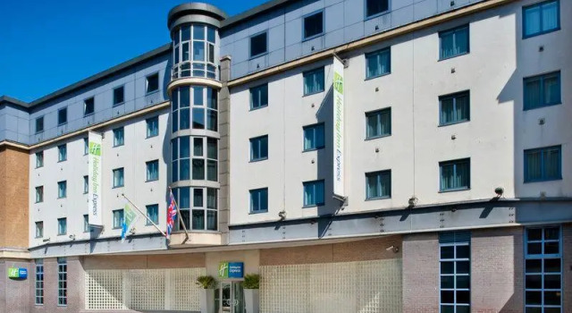 Кровать в общем номере Holiday Inn Express London City by IHG