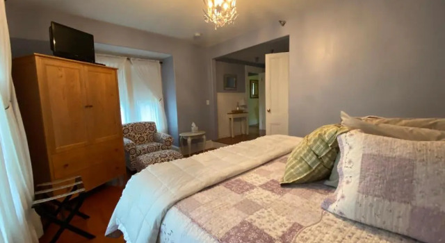 Люкс James Place Inn Bed and Breakfast