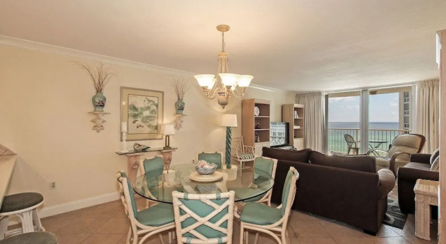 Shoreline 1095 Condo by RedAwning, Varaa Hotelli Hotellit Emerald Coast uima-altaalla, Uima-allas