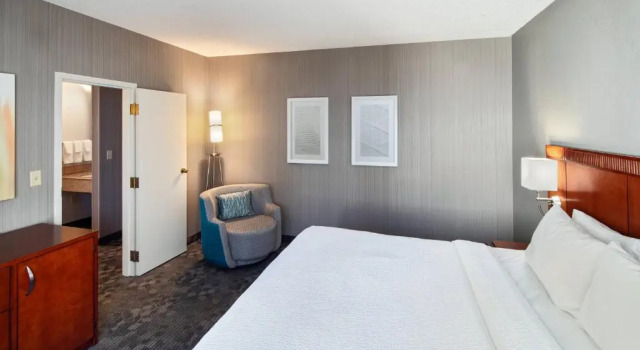 Люкс Courtyard Cincinnati Blue Ash