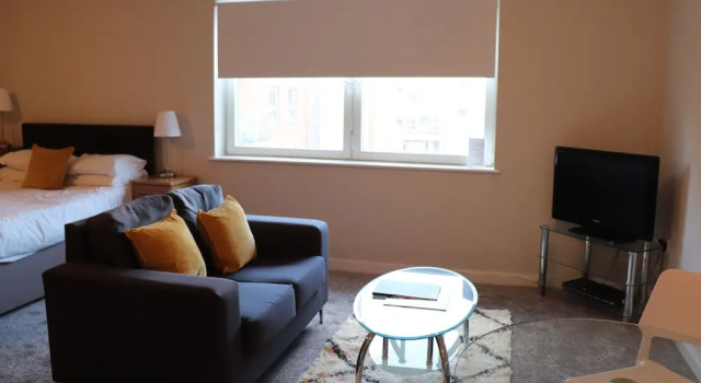 Студия Century Wharf Apartments by Urban Space