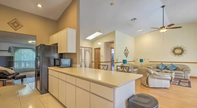 Spring Hill Home w/ Pool ~ 1 Mi to Weeki Wachee, Réserver Maison de vacances Spring Hill Floride