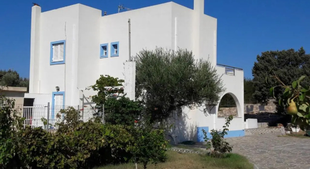 Elafonisos: Two storey house on the sea front