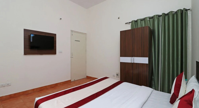 OYO 12942 Nathu Palace
