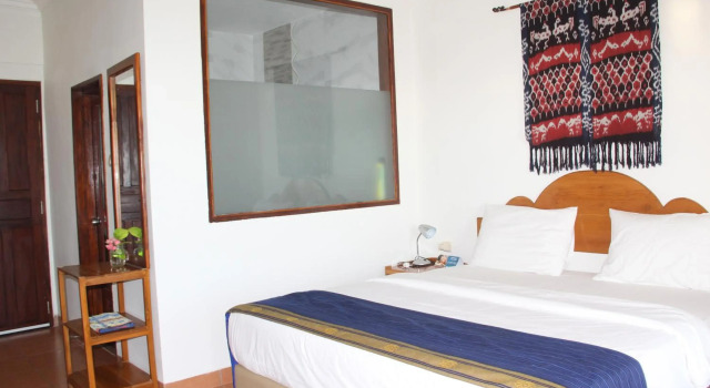 Mario Hotel and Cafe, Buchen Sie Hotel Tambolaka East Nusa Tenggara