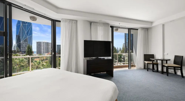 Номер Standard с балконом Crowne Plaza Surfers Paradise by IHG