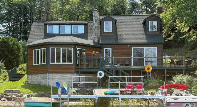 Dock & Views! Lakeside Family Escape in Wilton, Reservar Hotel Wilton Man