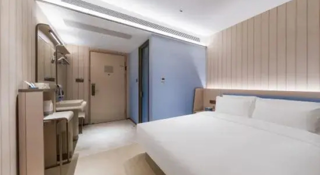 Кровать в общем номере HanTing Hotel (Jinan Zhangzhuang Road Laotun Subway Station Hotel)