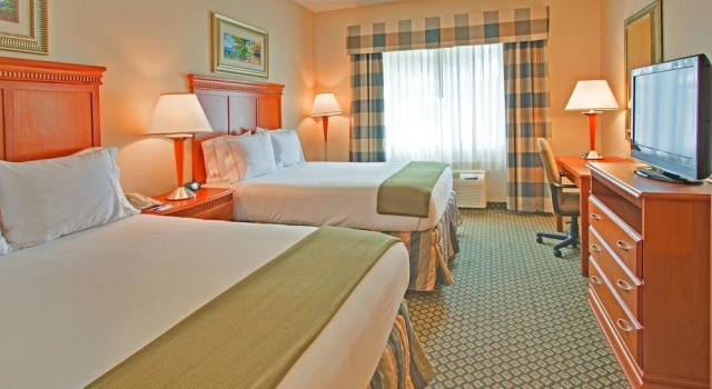 Четырёхместный люкс City Express By Marriott Rancho Cucamonga