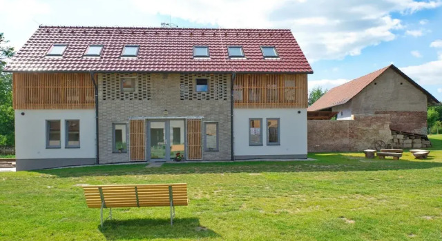 4-bedroom Villa With Private Pool, Rezerwuj Willa Hotele w Srednecheshsky Krai z basenem, Basen