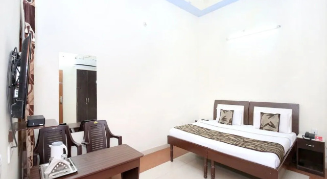 OYO 7609 Hotel Dolphin