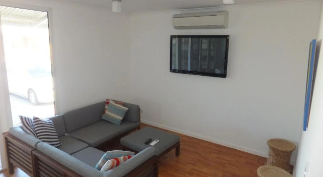 Lil House, Забронировать Отель Отели Джуриен-Бэй 3 звезды, рядом с Пристань Джуриэн-Бэя, 3*
