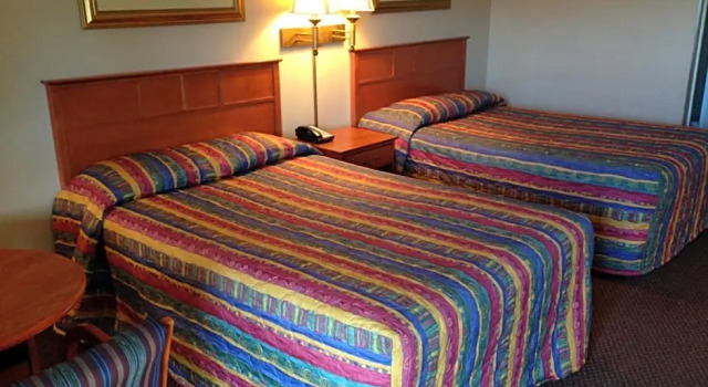 Четырёхместный номер Standard Red Roof Inn Jacksonville, AL