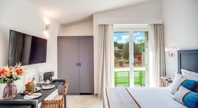Номер Executive с видом на сад Cala Sinzias Resort