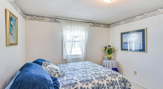 Coastal Home: 1 Mi to Beach, 2 Mi to Dtwn Newport!, Buchen Sie Ferienhaus  