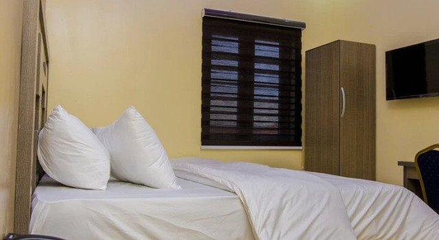MITOS LUXURY SUITES, Book Hotel Surulere 