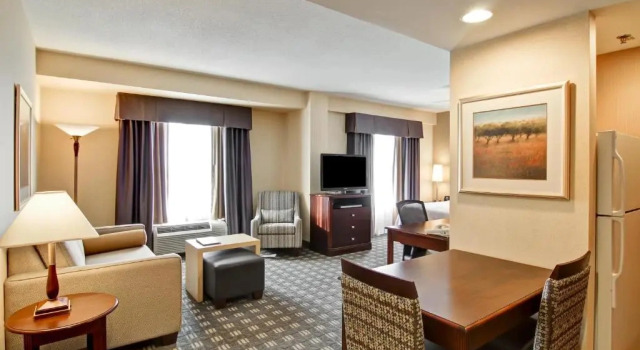 Люкс с 2 комнатами с видом на озеро Homewood Suites by Hilton Toronto Mississauga