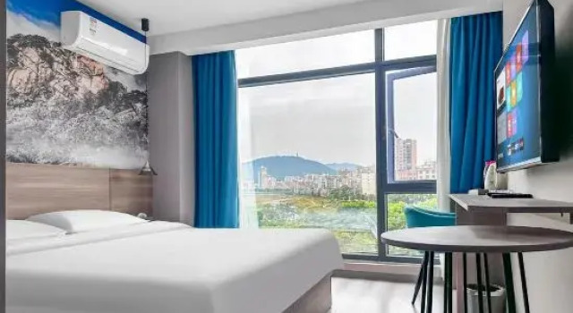 Happy Holiday Hotel (Huanggang Luotian Yishui Bund Branch), Varaa Hotelli Huanggang Hubei