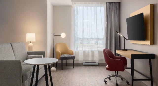 Четырёхместный люкс c 1 комнатой Holiday Inn Express Montreal Airport - St-Laurent by IHG