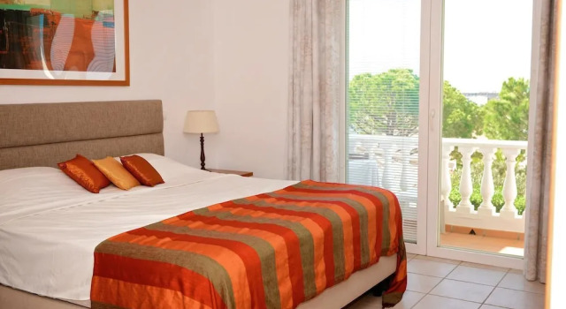 Beautiful 5 En-suite bed Villa With Private Pool, Varaa Villa Guia Albufeira