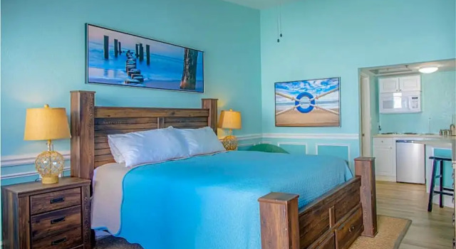 Двухместный люкс Sea and Breeze Hotel and Condo