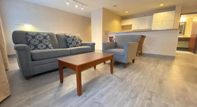 Люкс с 2 комнатами Wyndham Garden Grand Rapids Airport